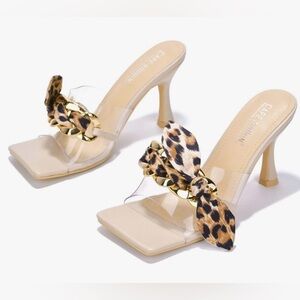 Cape Robbin Women's Tan and Gold Footwear